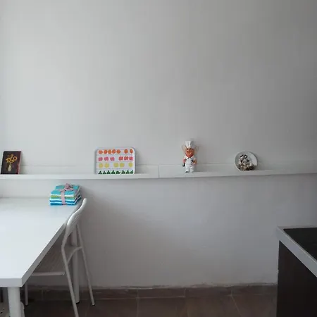 The Illuminating House בית הארחה
